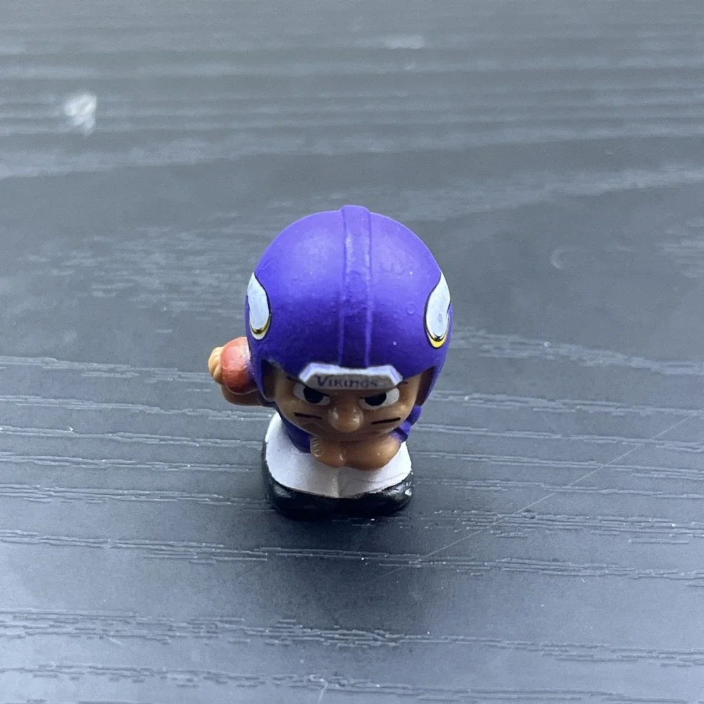 TeenyMates Legends Series 2 Minnesota Vikings NFL Mini Figure Party Animal